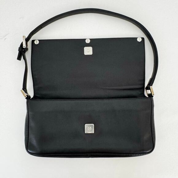 Fendi Vintage Leather Shoulder Bag in Black with Silver Logo Bar Authentic - Picture 11 of 16